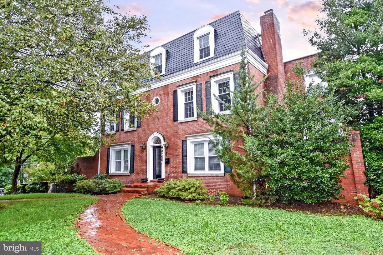 Washington Metro Area Real Estate | View 4200 River Nw | 4 Beds