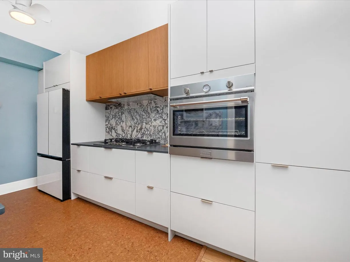Washington Metro Area Real Estate | View 4000 Cathedral Ave Nw, 706b | 2 Beds, 1 Bath