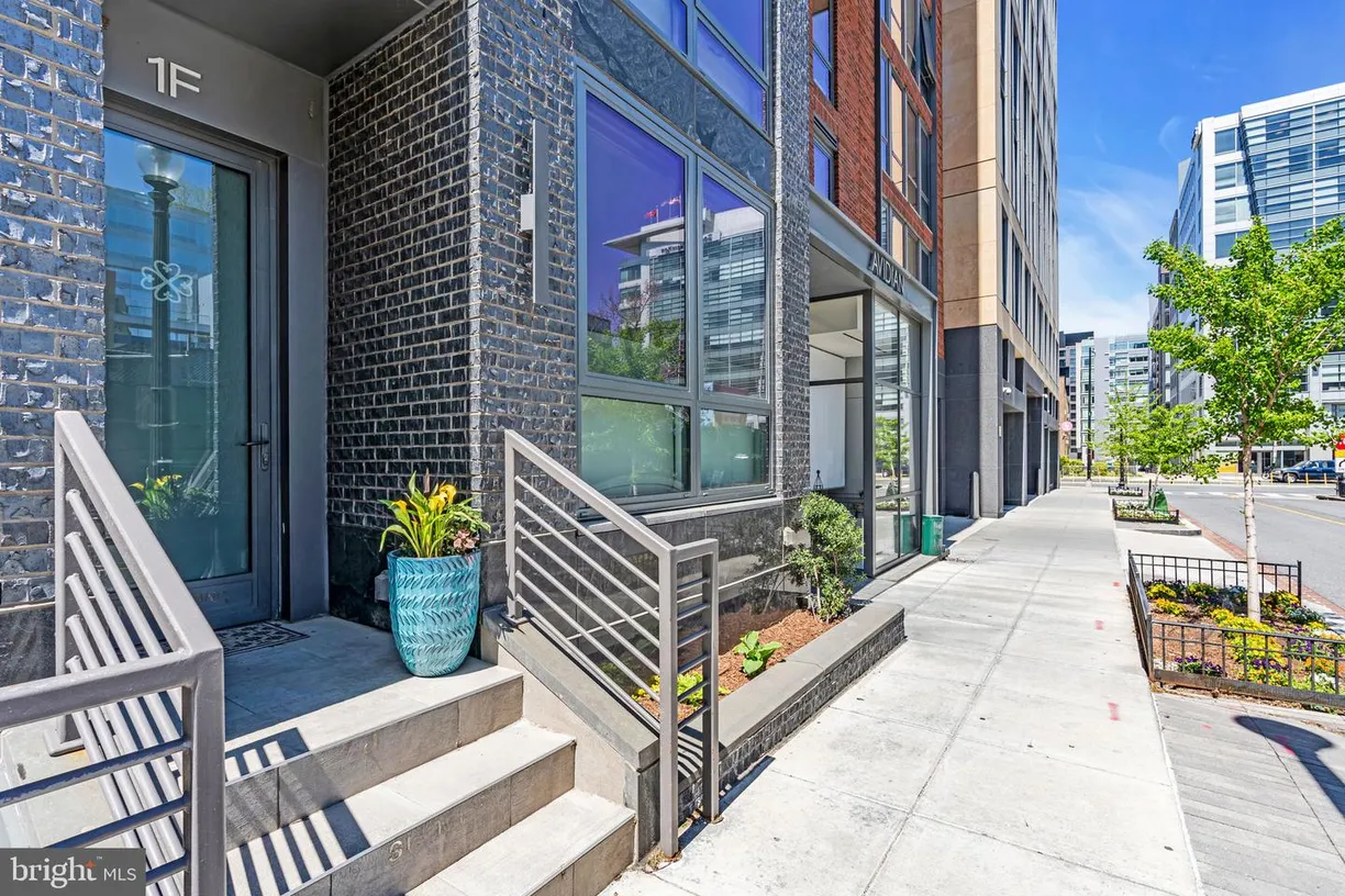 Washington Metro Area Real Estate | View 1211 Van St Se, th-1f | Listing