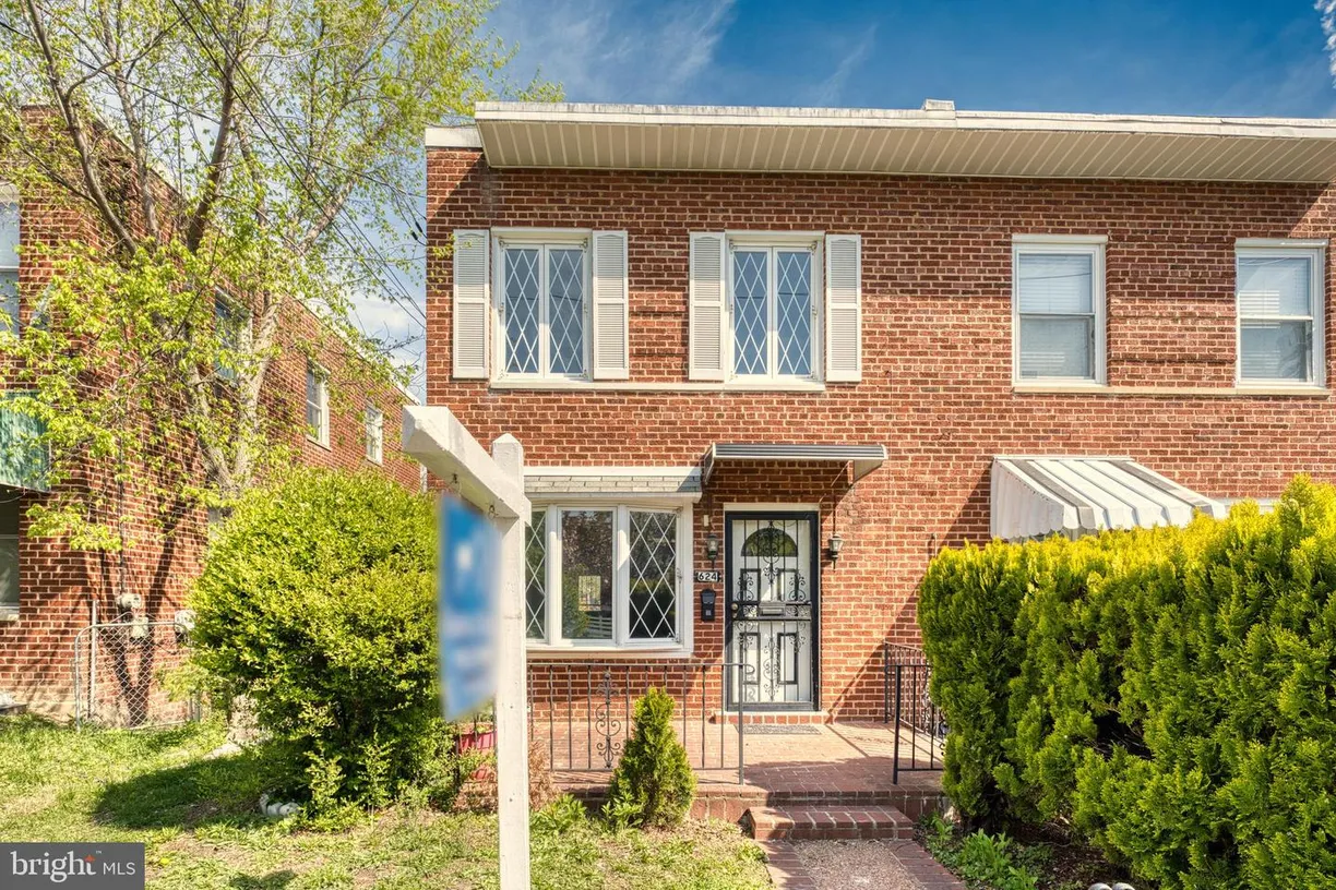 Washington Metro Area Real Estate | View 624 Jefferson St Ne | 3 Beds, 2 Baths