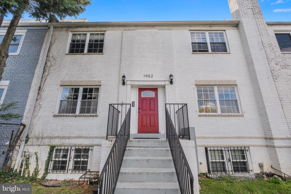 Washington Metro Area Real Estate | View 1952 3rd St Ne, 101 | 3 Beds