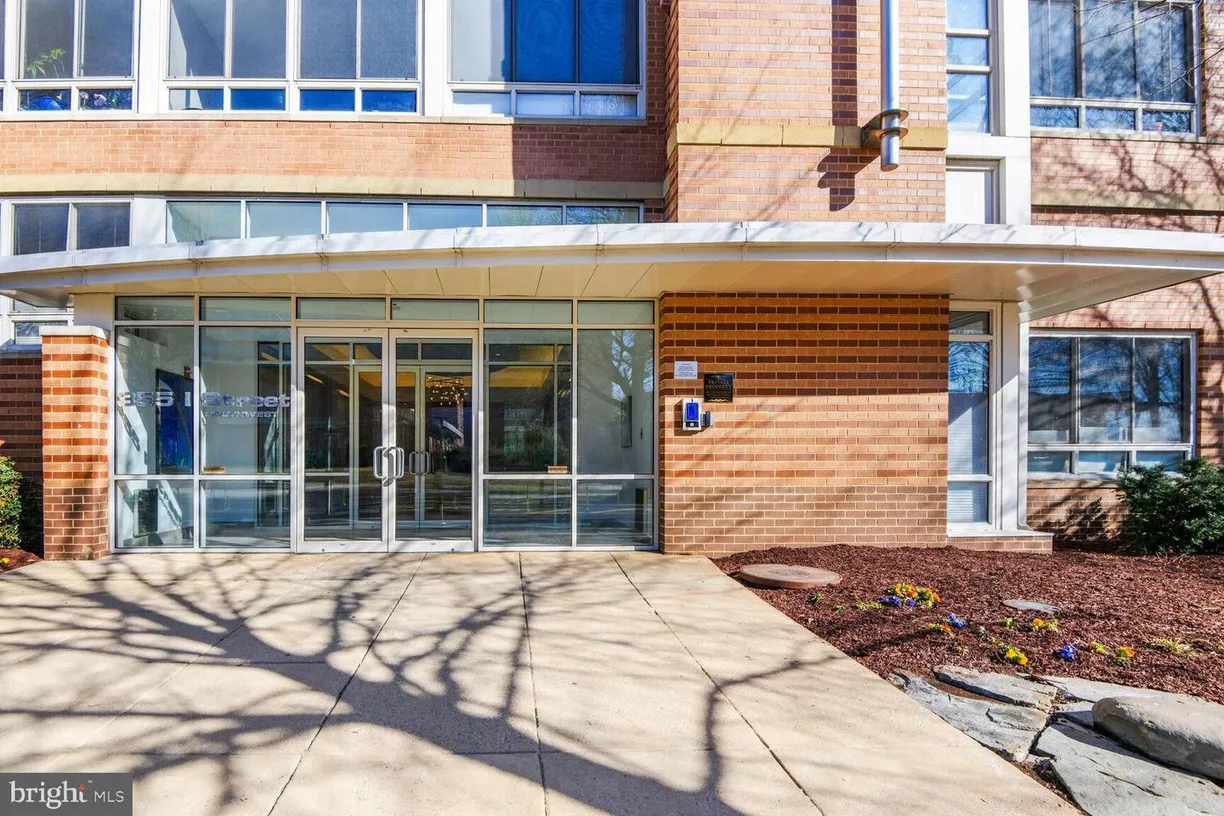 Washington Metro Area Real Estate | View 355 I St Sw, s114 | 1 Bed
