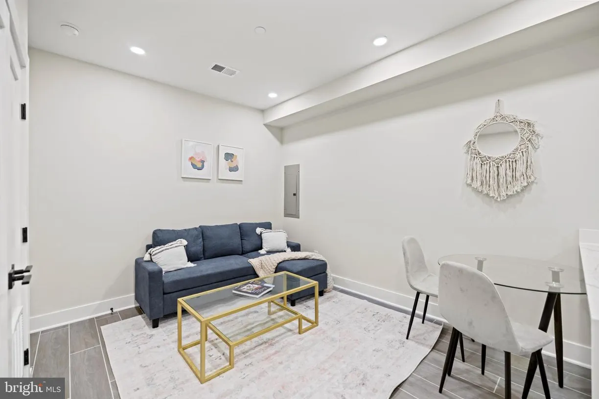Washington Metro Area Real Estate | View 824 18th St Ne, 3 | 1 Bed, 1 Bath