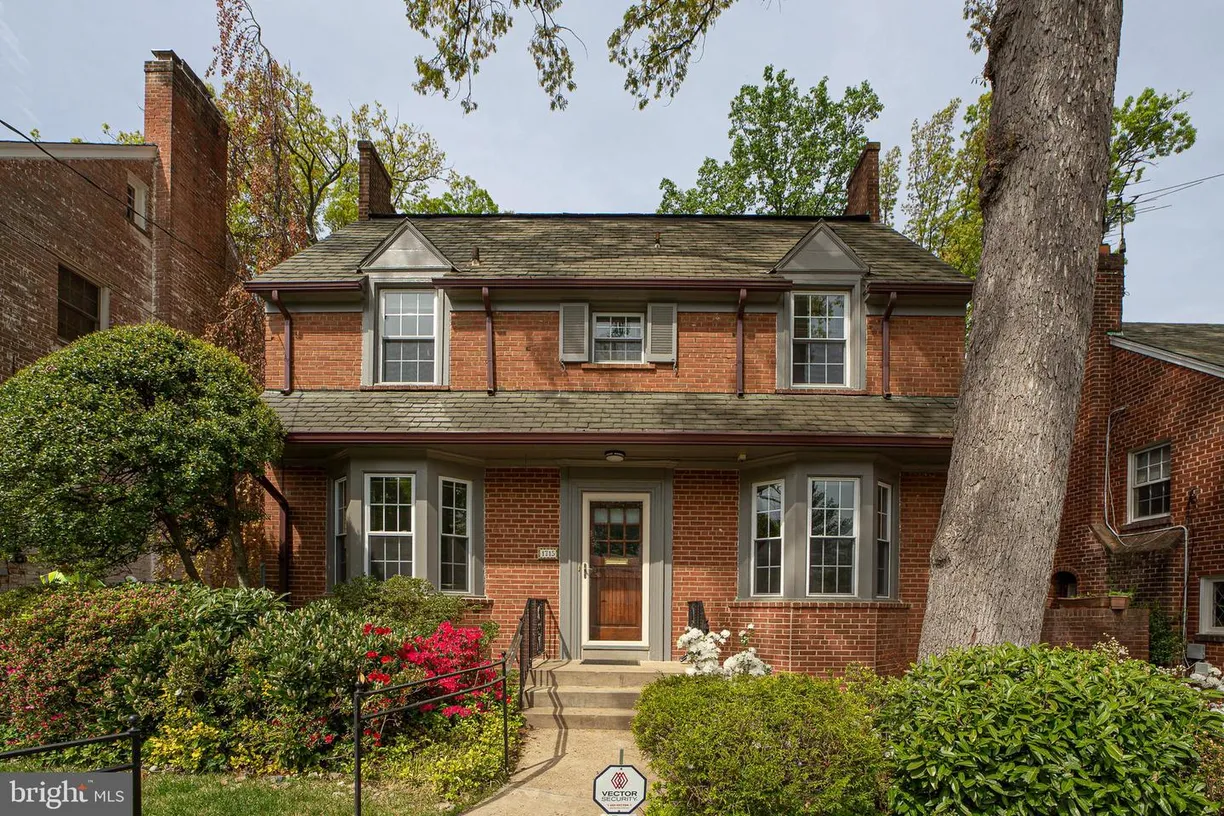 Washington Metro Area Real Estate | View 1715 Crestwood Dr Nw | 4 Beds, 3 Baths