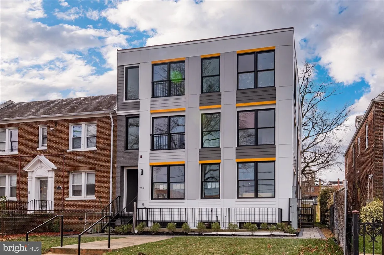 Washington Metro Area Real Estate | View 232 Hamilton St Nw, ph-7 | Listing
