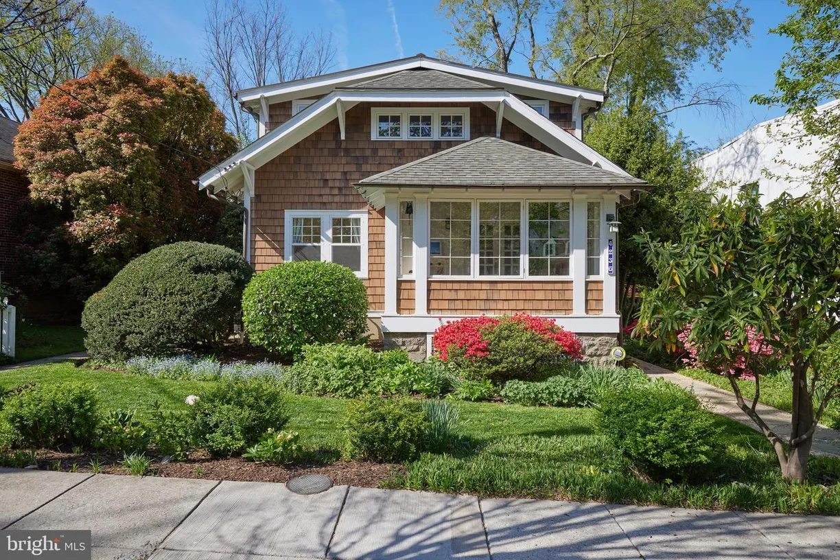 Washington Metro Area Real Estate | View 4236 River Rd Nw | 3 Beds, 2 Baths