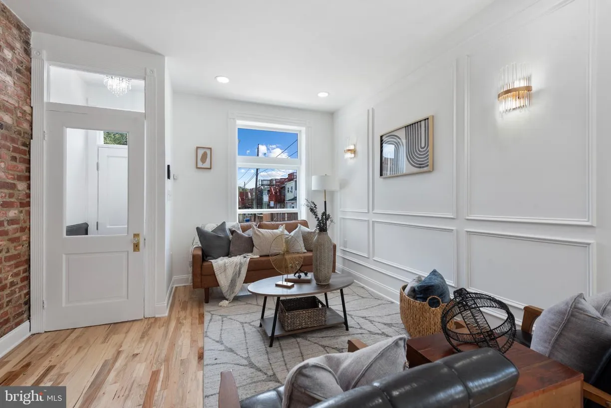 Washington Metro Area Real Estate | View 820 S Eaton St | 4 Beds