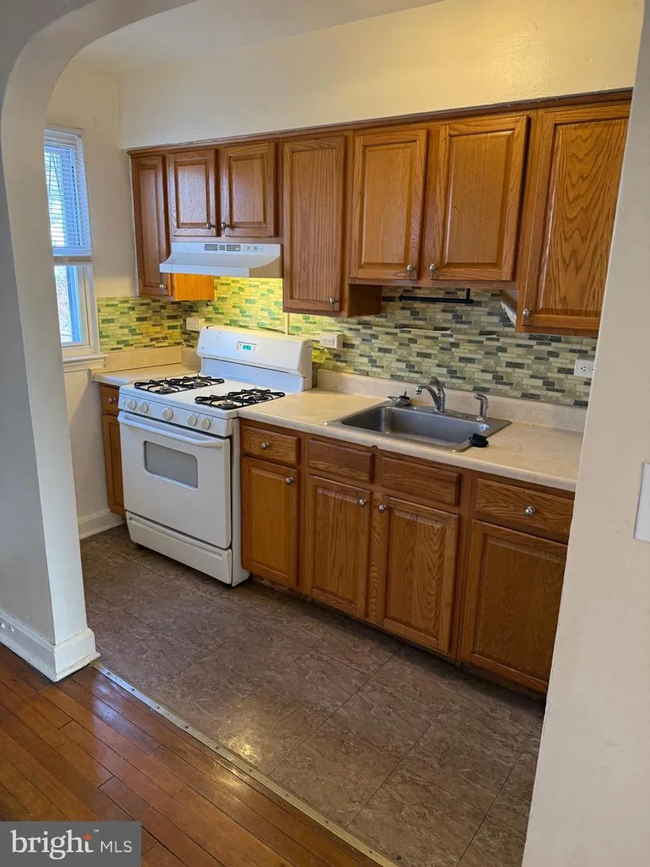 Washington Metro Area Real Estate | View 824 Glenwood Ave | 2 Beds, 1 Bath