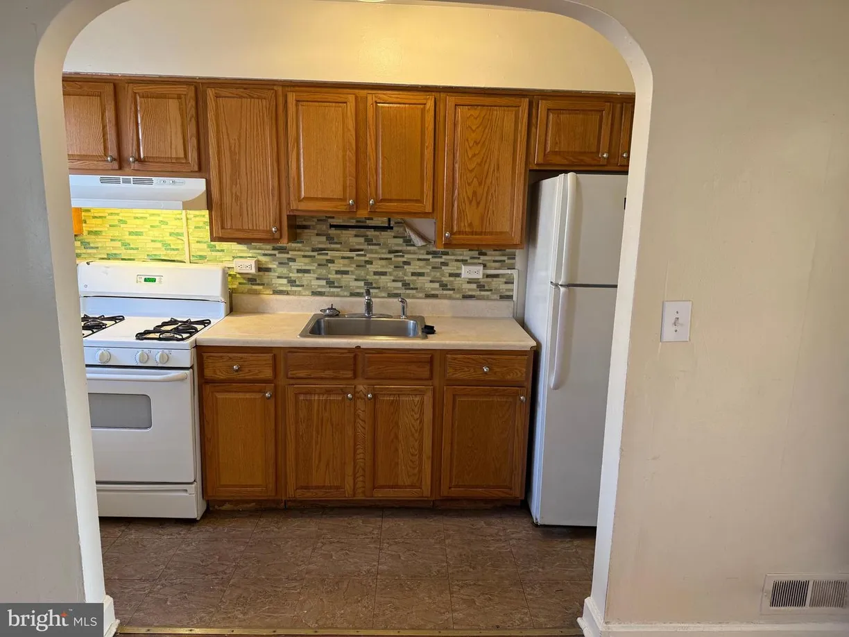 Washington Metro Area Real Estate | View 824 Glenwood Ave | Listing