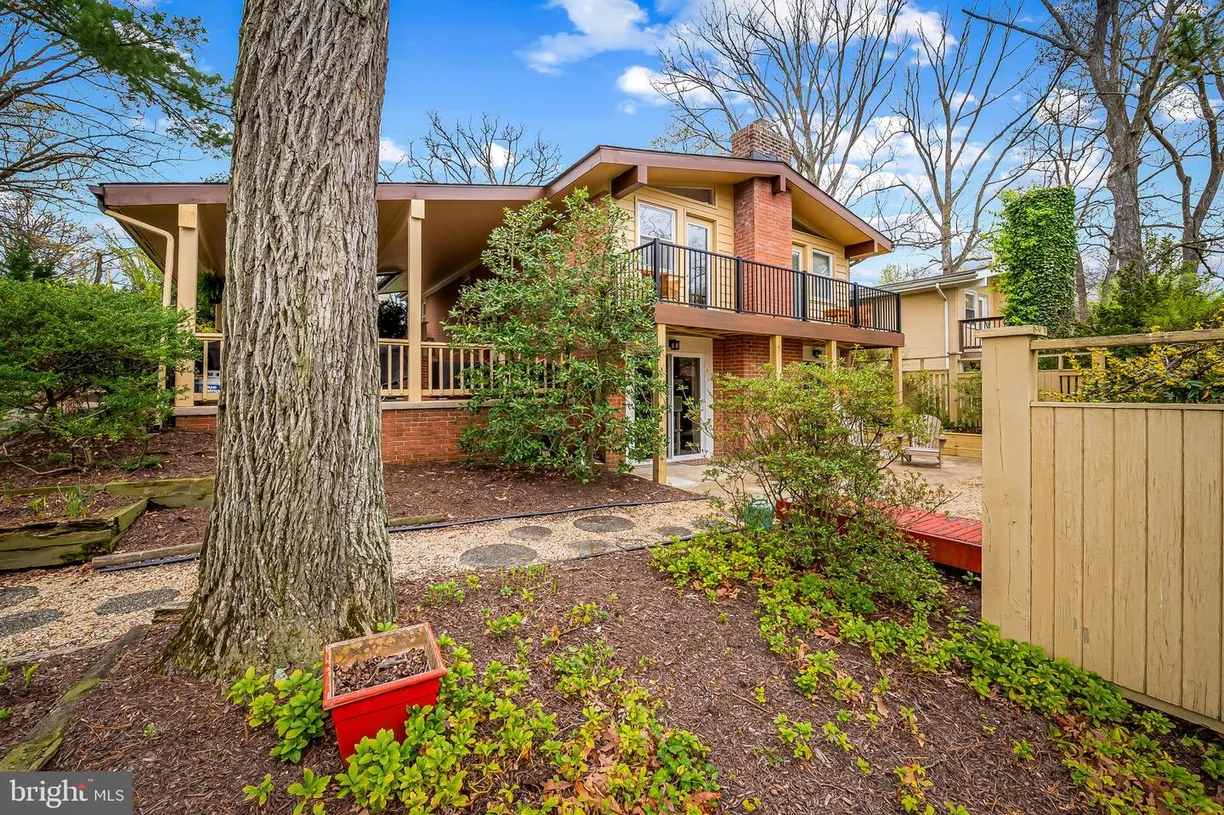 Washington Metro Area Real Estate | View 805 Litchfield Rd | 4 Beds, 2 Baths