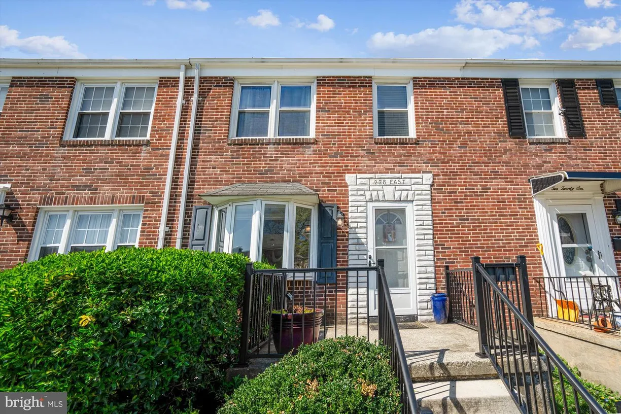 Washington Metro Area Real Estate | View 228 Medwick Garth E | 3 Beds, 1 Bath