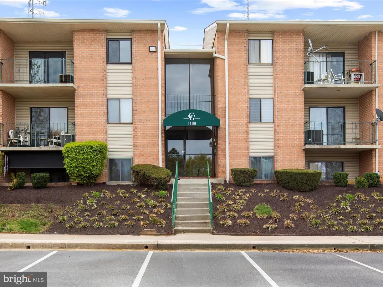 Washington Metro Area Real Estate | View 1100 Lisadale Cir, 3a | 2 Beds, 2 Baths