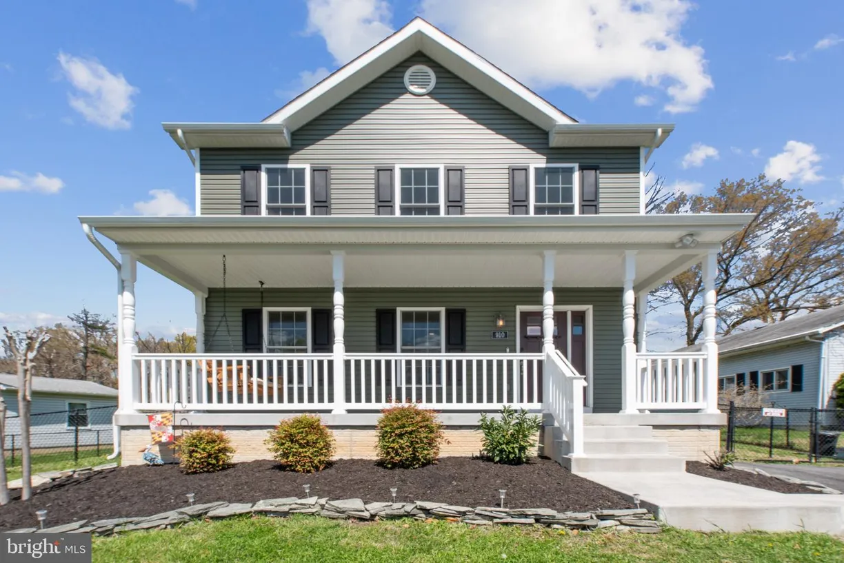 Washington Metro Area Real Estate | View 910 Rosedale Ave | 3 Beds, 2 Baths