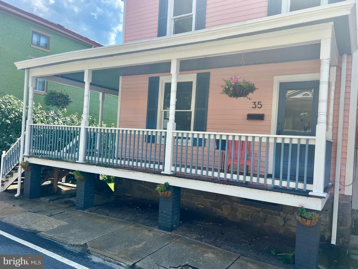 Washington Metro Area Real Estate | View 35 Main St S | Listing