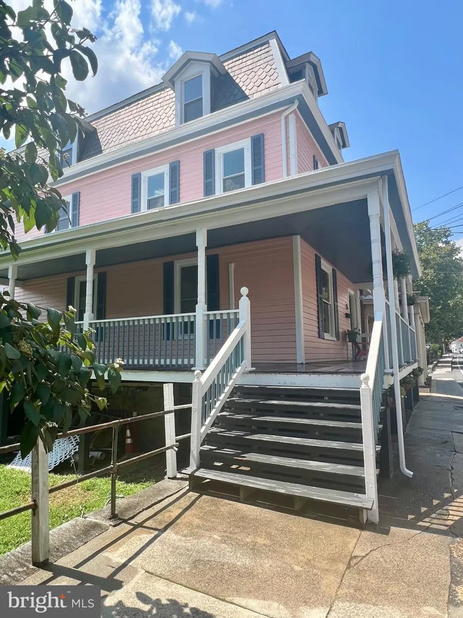Washington Metro Area Real Estate | View 35 Main St S