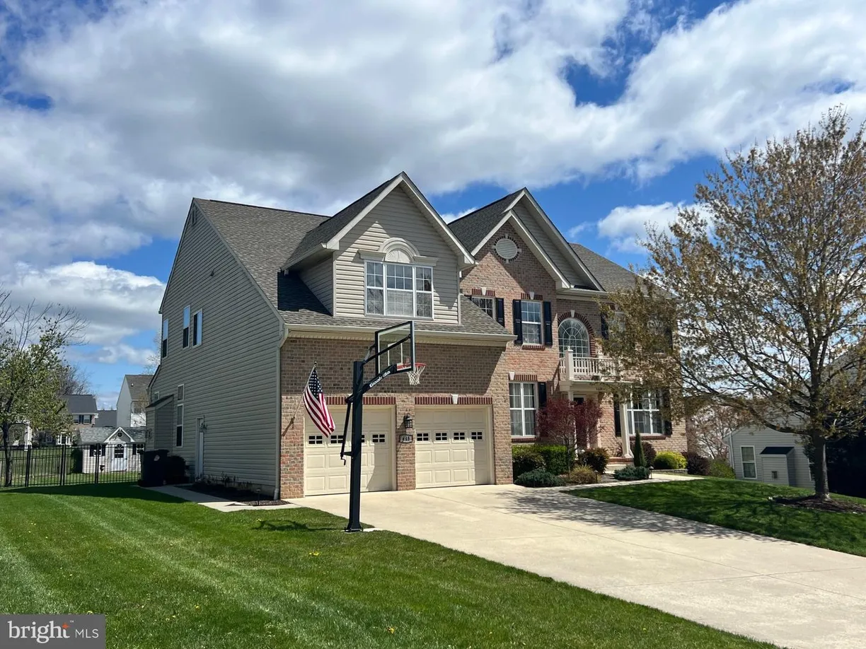 Washington Metro Area Real Estate | View 648 Green Valley Way | 5 Beds, 3 Baths