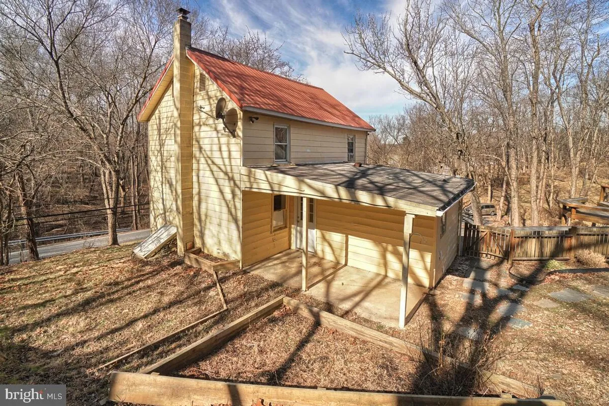 Washington Metro Area Real Estate | View 3107 Flint Hill Rd | 2 Beds, 1 Bath