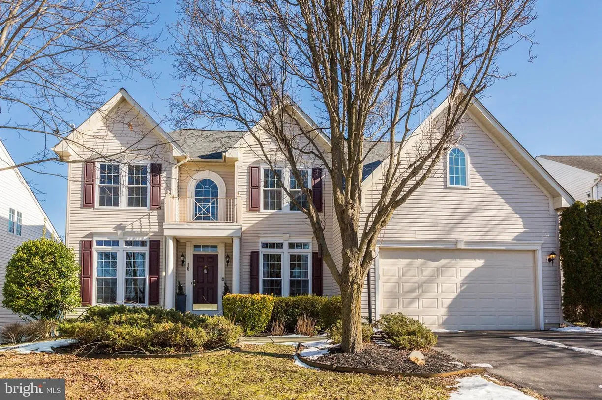 Washington Metro Area Real Estate | View 16 Fiona Way | 5 Beds, 3 Baths