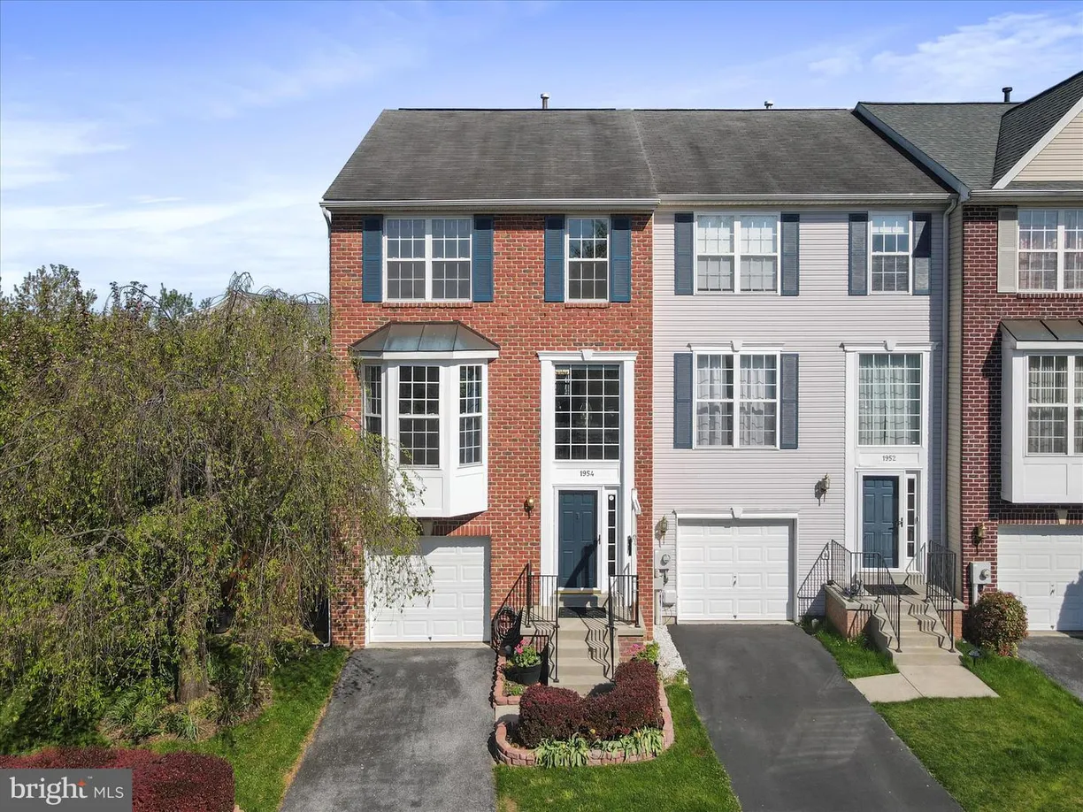 Washington Metro Area Real Estate | View 1954 Crossing Stone Ct | 3 Beds, 2 Baths