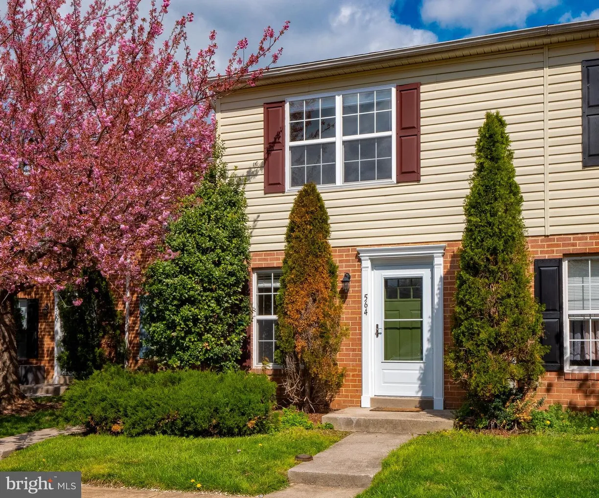 Washington Metro Area Real Estate | View 564 Cotswold Ct | 3 Beds, 1 Bath