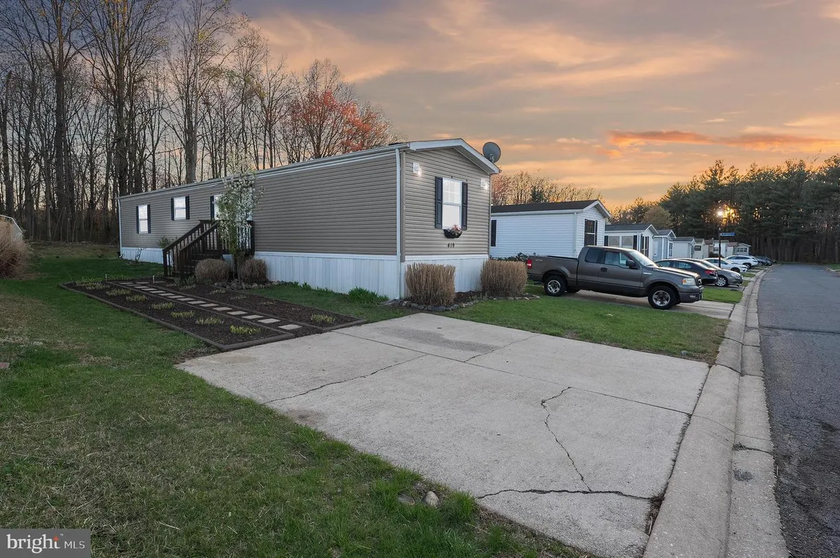 Washington Metro Area Real Estate | View 419 Underwood Ln | 3 Beds, 2 Baths