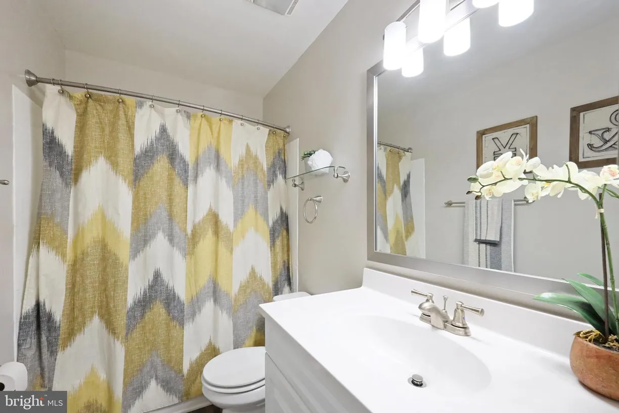 Washington Metro Area Real Estate | View 9220 Old Lantern Way, 2bed1.5bath | Listing