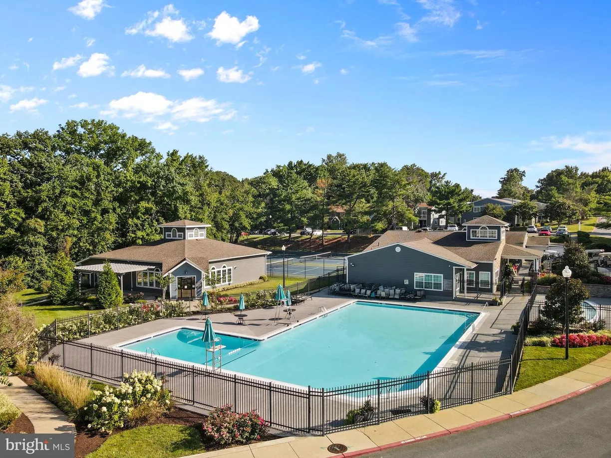 Washington Metro Area Real Estate | View 9220 Old Lantern Way, 2bed1.5bath | 2 Beds