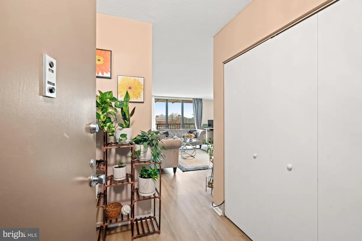 Washington Metro Area Real Estate | View 4242 E West Hwy, 613 | 1 Bed, 1 Bath