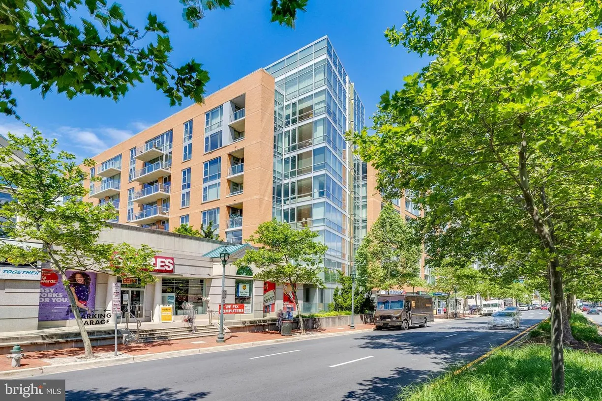 Washington Metro Area Real Estate | View 6820 Wisconsin Ave, 7001 | 2 Beds, 2 Baths