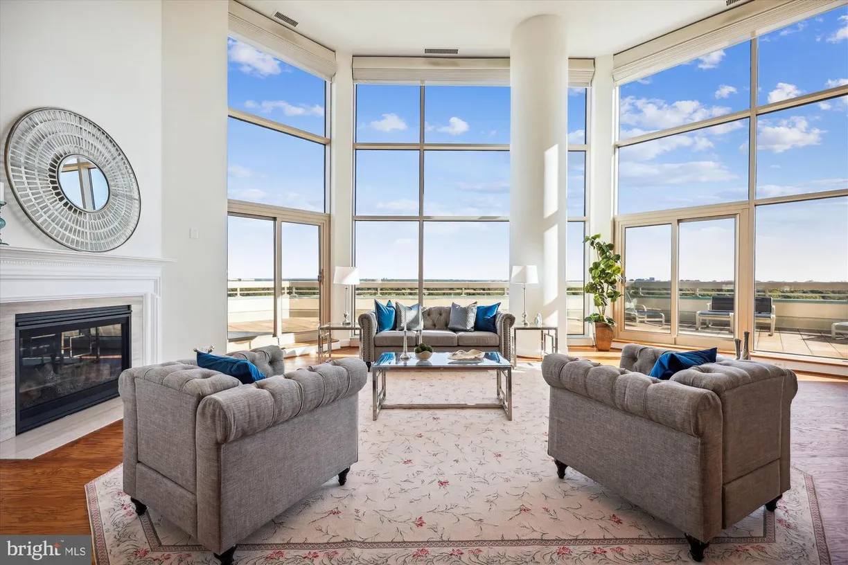 Washington Metro Area Real Estate | View 5600 Wisconsin Ave, ph19d | 3 Beds, 4 Baths