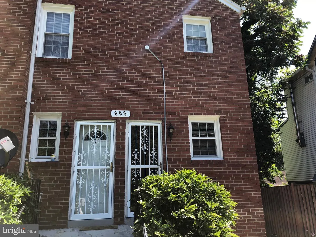 Washington Metro Area Real Estate | View 805 Kennebec Ave | 2 Beds