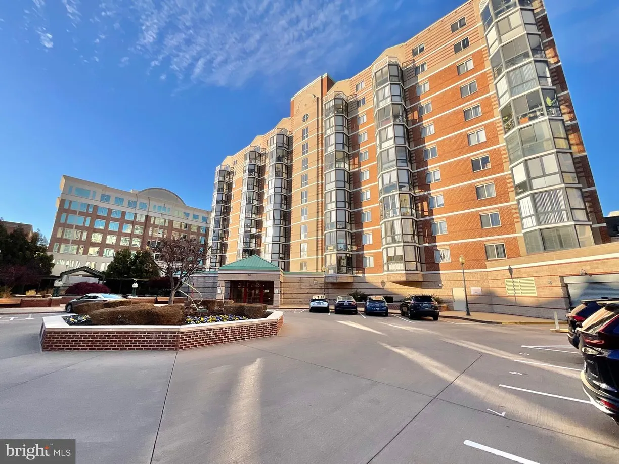 Washington Metro Area Real Estate | View 24 Courthouse Sq, 811 | 1 Bed, 1 Bath