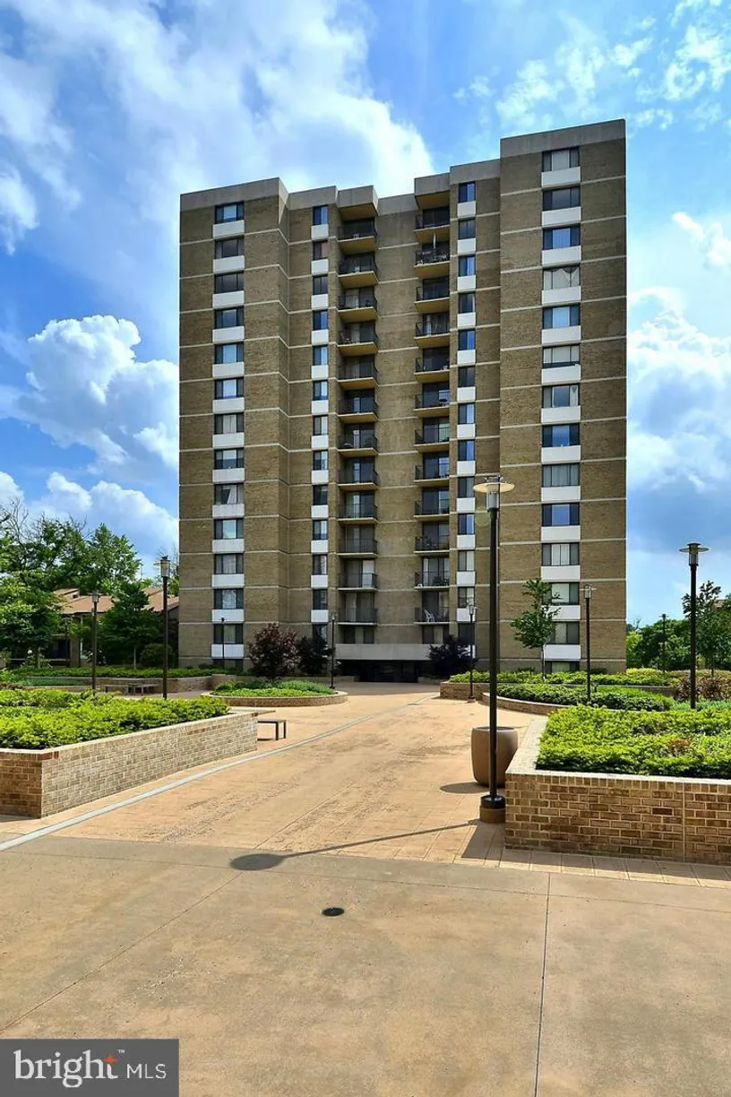 Washington Metro Area Real Estate | View 4 Monroe St, 1305 | Listing