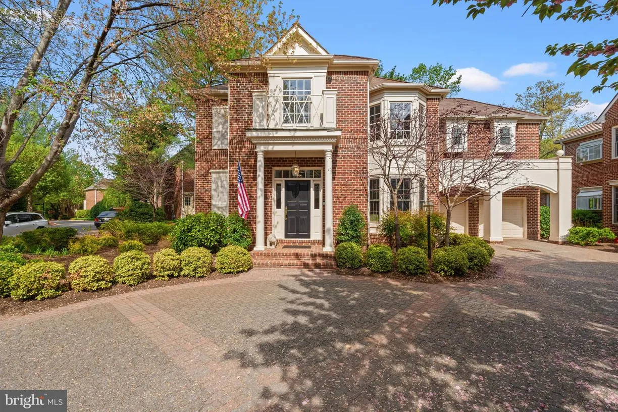 Washington Metro Area Real Estate | View 9200 Town Gate Ln | 4 Beds, 3 Baths