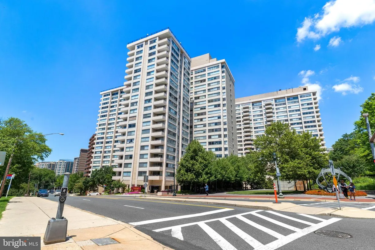 Washington Metro Area Real Estate | View 4515 Willard Ave, 1806s | 1 Bed, 1 Bath