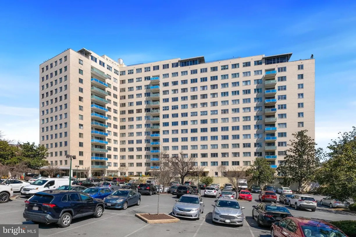 Washington Metro Area Real Estate | View 10201 Grosvenor Pl, 911 | 2 Beds, 1 Bath