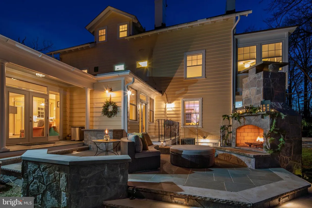 Washington Metro Area Real Estate | View 5809 Grosvenor Ln | 5 Beds, 4 Baths