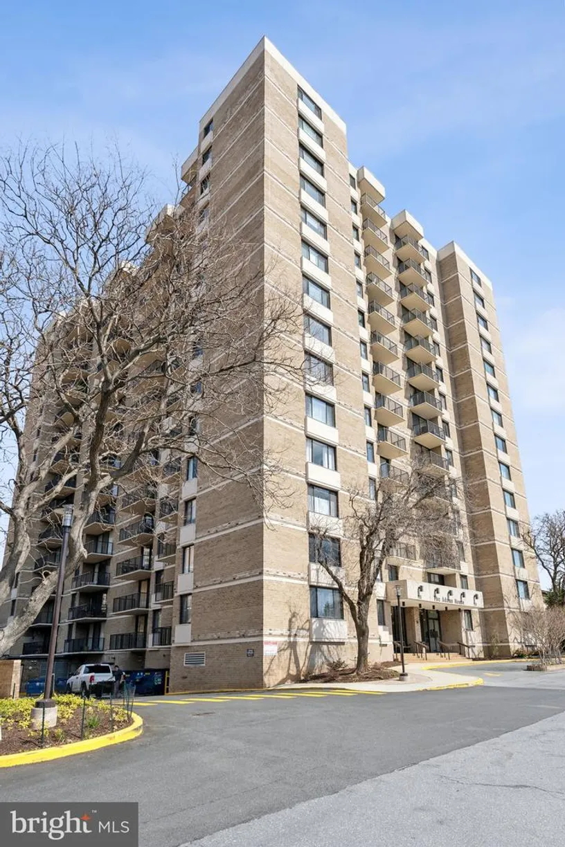 Washington Metro Area Real Estate | View 118 Monroe St, 118-702 | 2 Beds, 2 Baths