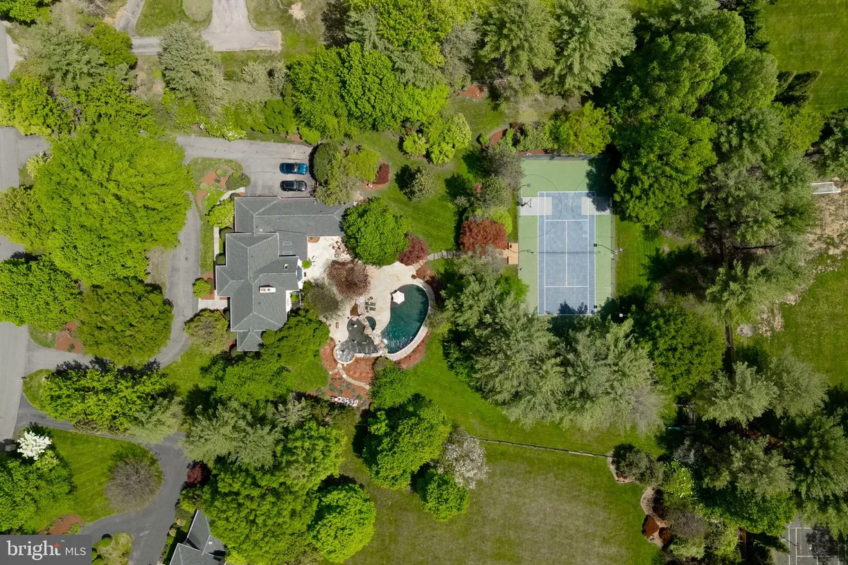 Washington Metro Area Real Estate | View 18 Holly Leaf Ct | Listing