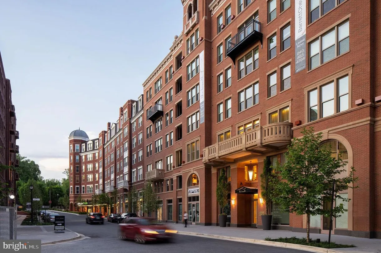 Washington Metro Area Real Estate | View 8525 Chevy Chase Lake Terrace, barrett 505/varies | 3 Beds