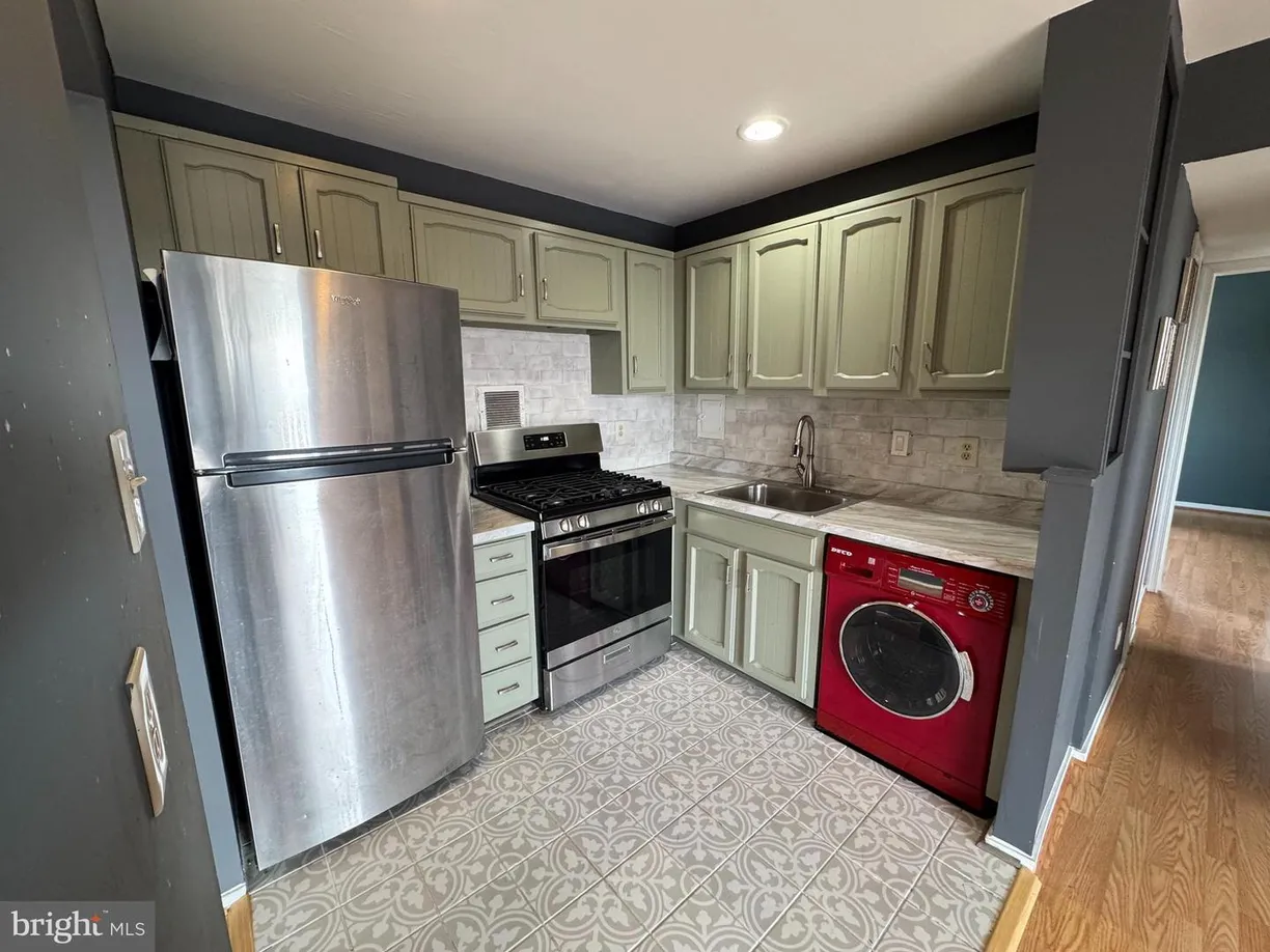 Washington Metro Area Real Estate | View 160 Talbott St, 205 | Listing