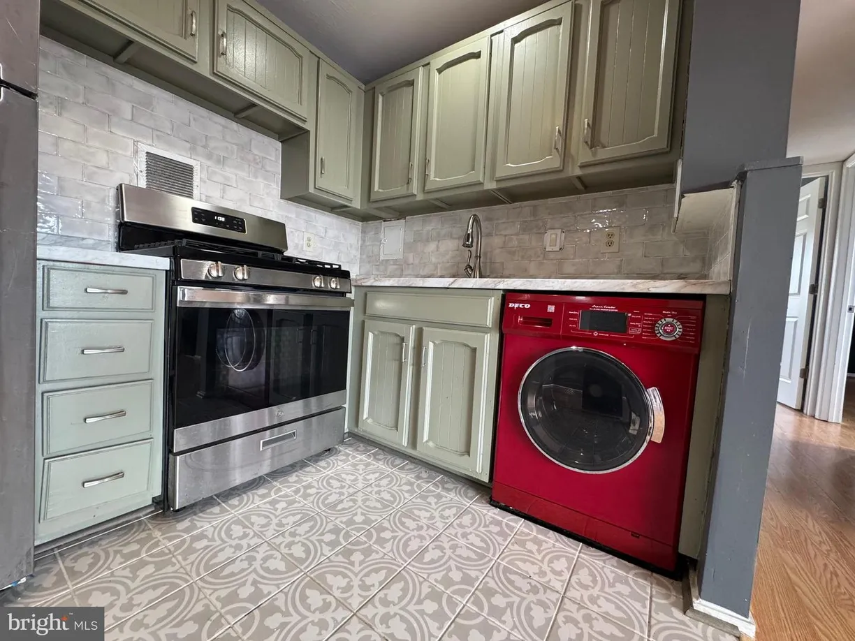 Washington Metro Area Real Estate | View 160 Talbott St, 205 | Listing