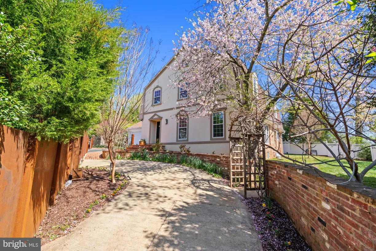Washington Metro Area Real Estate | View 6315 Wilson Ln | 5 Beds, 3 Baths