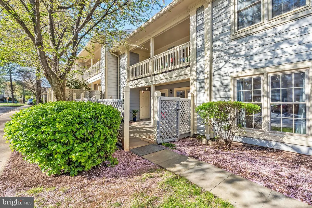 Washington Metro Area Real Estate | View 13106 Shadyside Ln, 9-137 | 2 Beds, 2 Baths