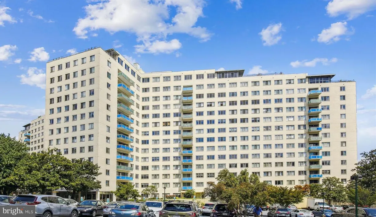 Washington Metro Area Real Estate | View 10201 Grosvenor Pl, 711 | 2 Beds, 1 Bath