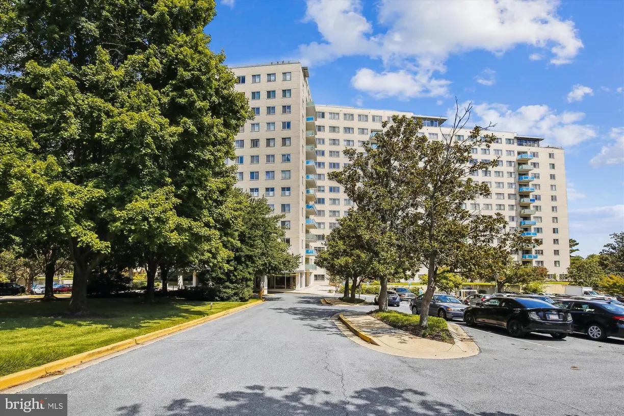 Washington Metro Area Real Estate | View 10201 Grosvenor Pl, 711 | Listing