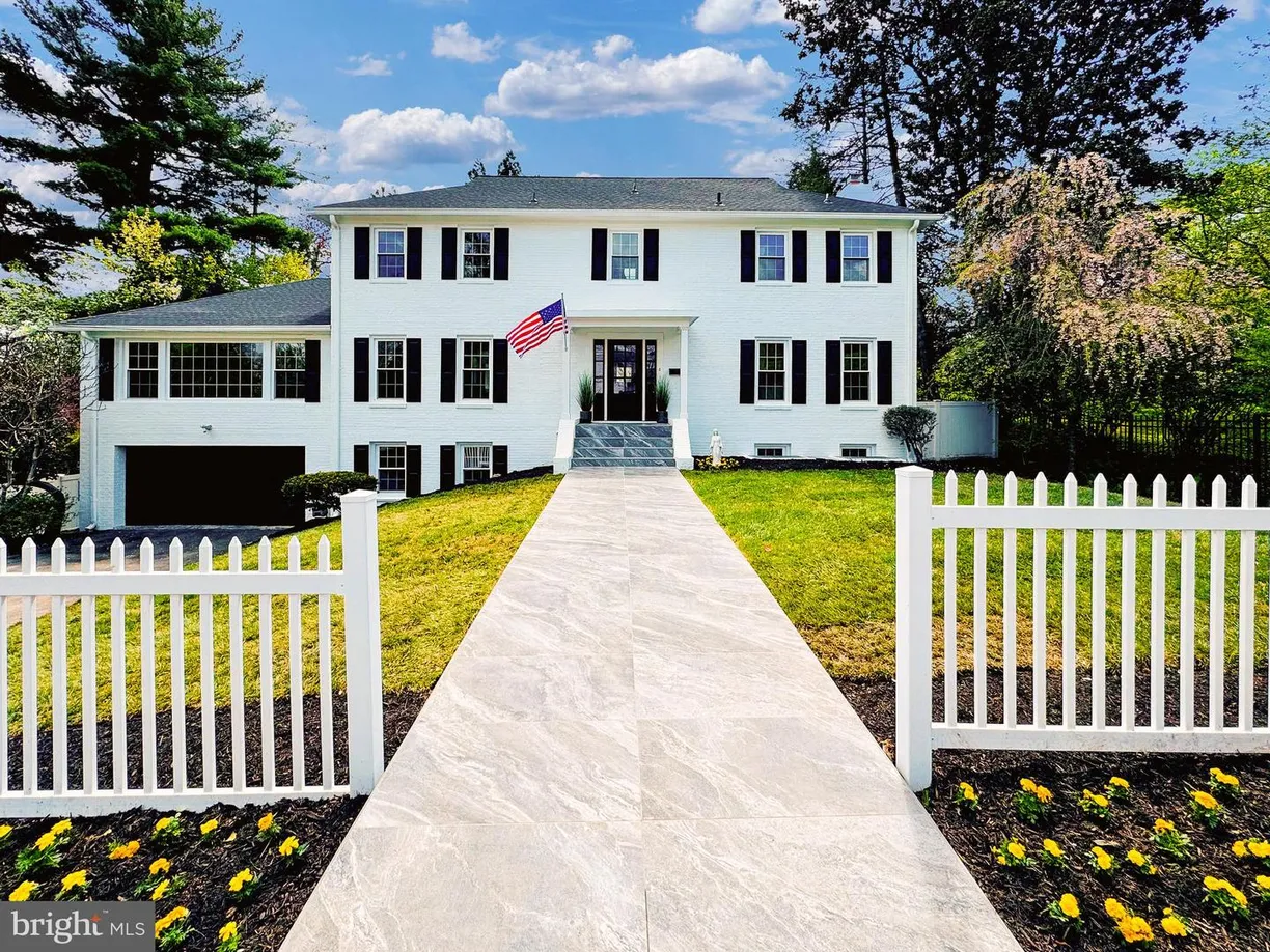 Washington Metro Area Real Estate | View 5510 Pembroke Rd | 6 Beds, 4 Baths