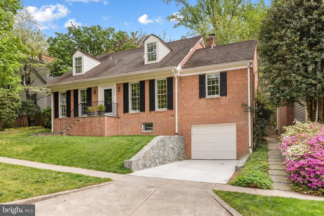 Washington Metro Area Real Estate | View 4425 Chalfont Pl | 4 Beds, 4 Baths