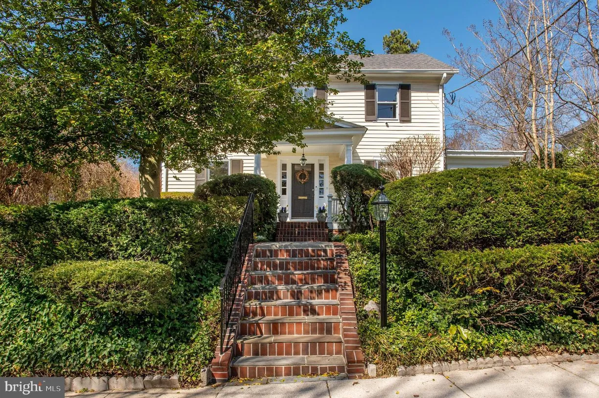 Washington Metro Area Real Estate | View 3915 Aspen St | 5 Beds, 3 Baths