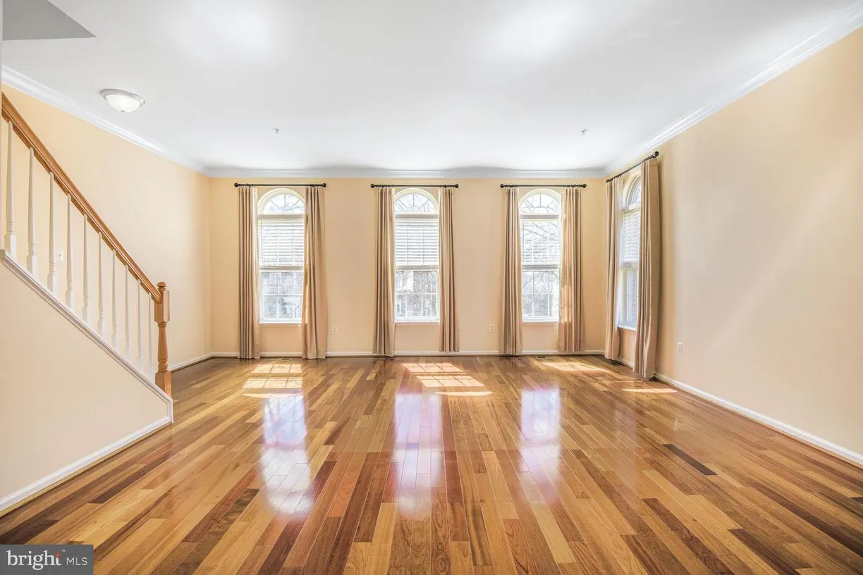 Washington Metro Area Real Estate | View 517 Falcon Park Ln | 3 Beds, 2 Baths